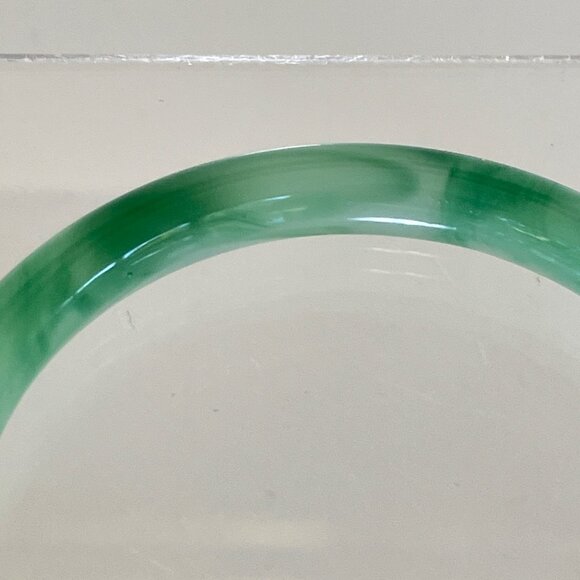 Vintage Small Jade Bangle Bracelet - Picture 6 of 13